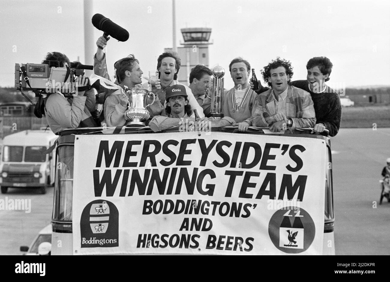 Liverpool FC, Homecoming Victory Parade dopo aver vinto la fa Cup, e aver completato una doppia League and Cup, domenica 11th maggio 1986. Mark Lawrenson, Craig Johnston Foto Stock