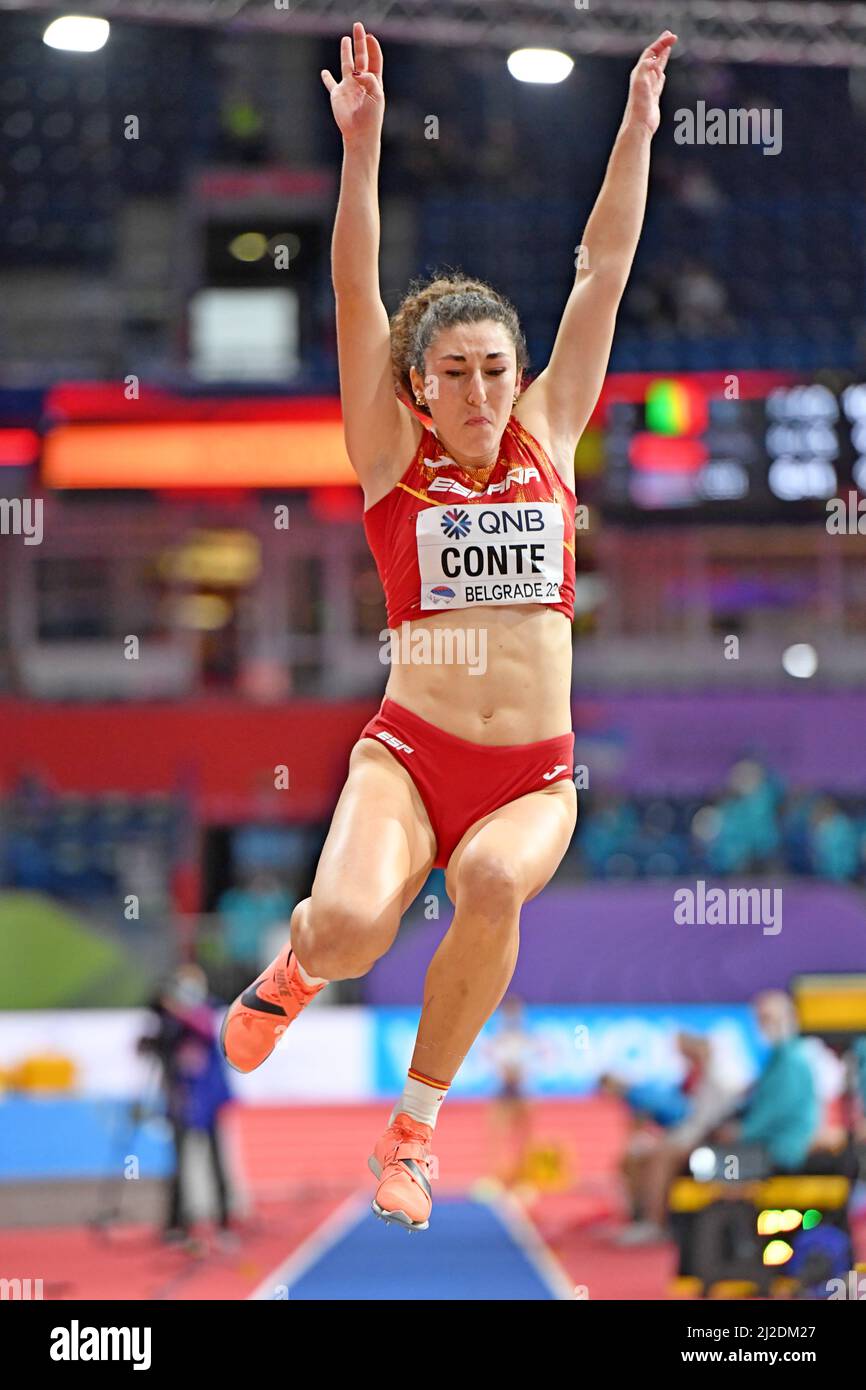 Claudia Conte (ESP) salta 20-1 1/2 (6,13m) nel salto a lungo del pentathlon durante i Campionati mondiali di atletica indoor, venerdì 18 marzo 2022, a Belg Foto Stock