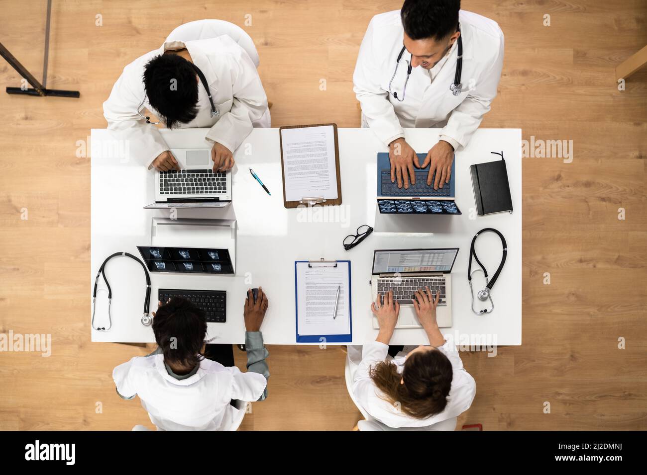 Incontro della rete del personale medico ospedaliero. Gruppo di persone Foto Stock