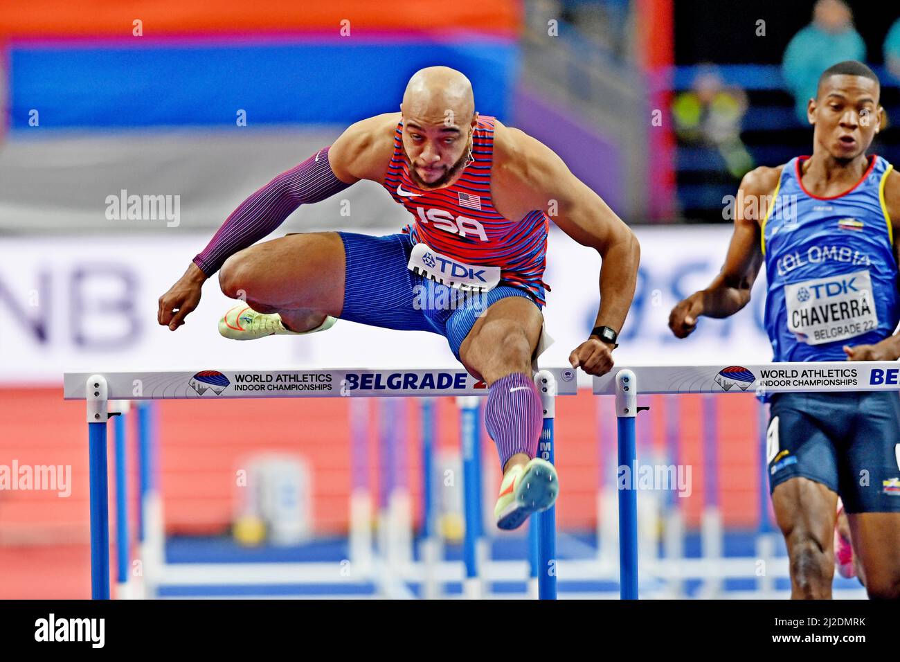 Aaron Mallett (USA) corre nei 60m ostacoli durante i Campionati mondiali di atletica indoor, domenica 20 marzo 2022, a Belgrado, in Serbia. (Jiro Mochizuk Foto Stock