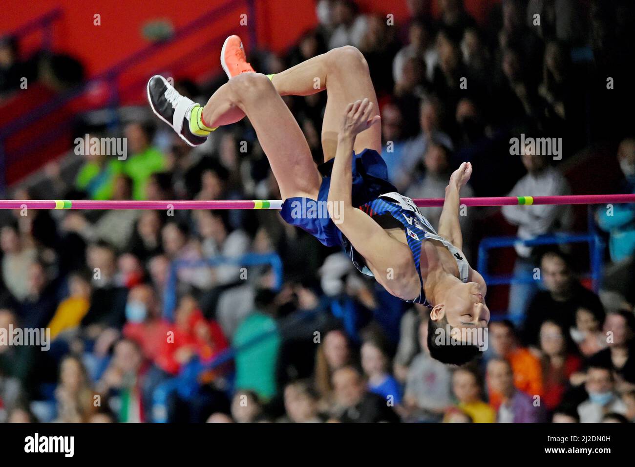 Sang-Hyeok Woo (KOR) vince il salto in alto a 7-8 (2,34m) durante i Campionati mondiali di atletica indoor, domenica 20 marzo 2022, a Belgrado, Serbia. (Ji Foto Stock