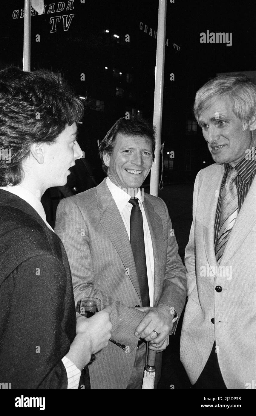 Il cast di Coronation Street partecipa a una festa. Johnny Briggs. Dicembre 1985. Foto Stock