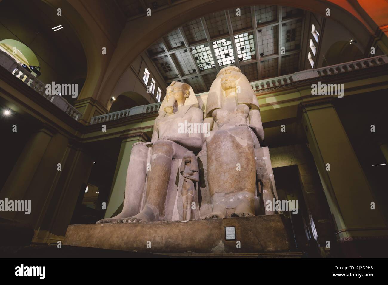 Big Stone antiche statue egizie nel Museo Egizio del Cairo, il più antico museo archeologico del Medio Oriente, Egitto Foto Stock