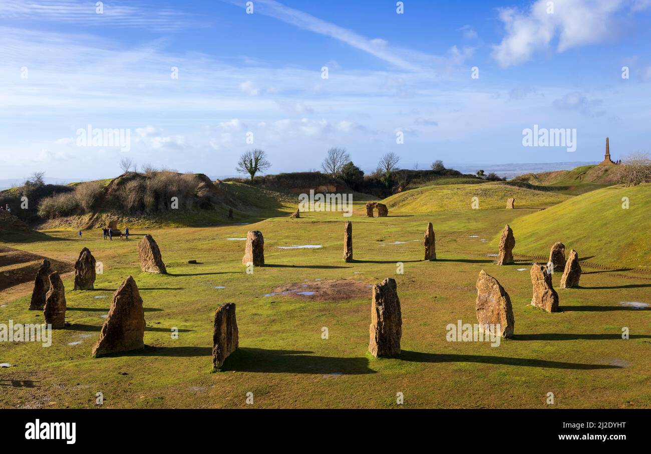 Ham Hill cerchio di pietra e monumento visibile dai bastioni del forte collina nel Somerset sud ovest Inghilterra Foto Stock