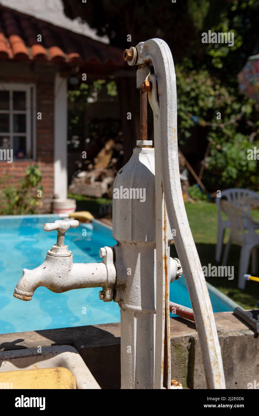 Vecchio rubinetto da giardino immagini e fotografie stock ad alta  risoluzione - Alamy