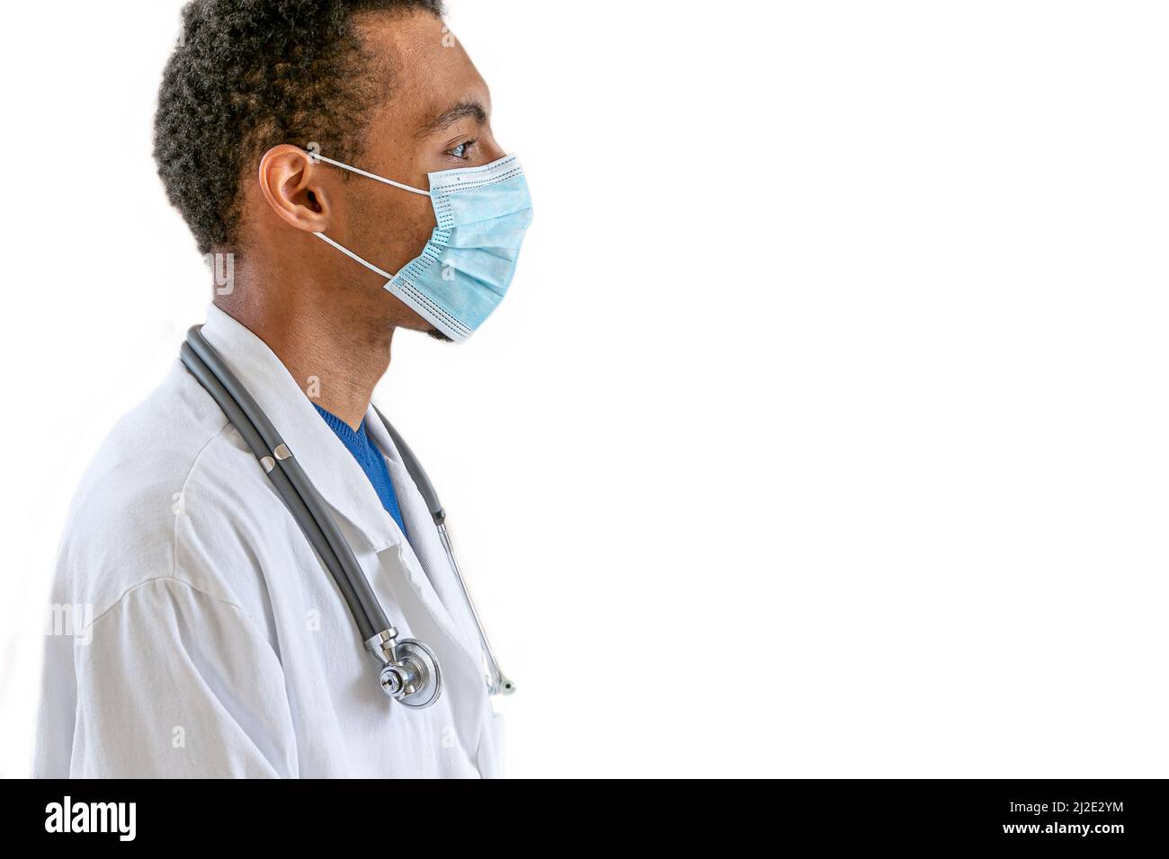 Medico che indossa una maschera Foto Stock