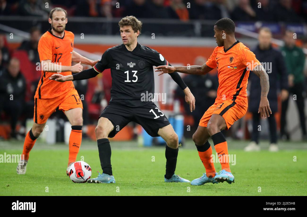 Thomas Mueller di germania Georginio Wijnaldum di Paesi Bassi Fussball LŠnderspiel Deutschland - Niederlande Olanda amichevole Germania - Paesi Bassi 29.3.2022 © diebilderwelt / Alamy Stock Foto Stock