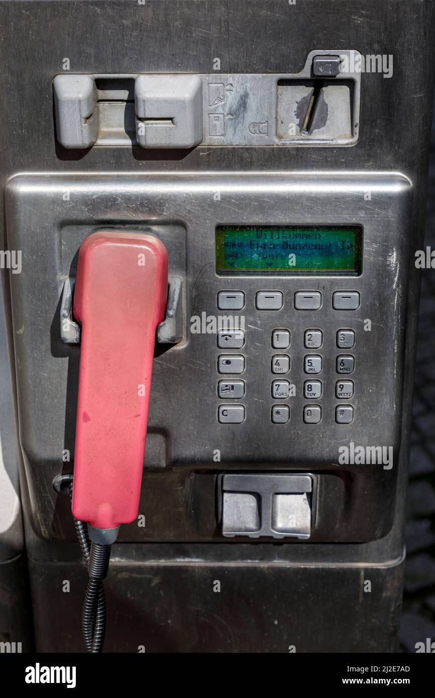 Telefono pubblico a pagamento nella zona pedonale Foto Stock