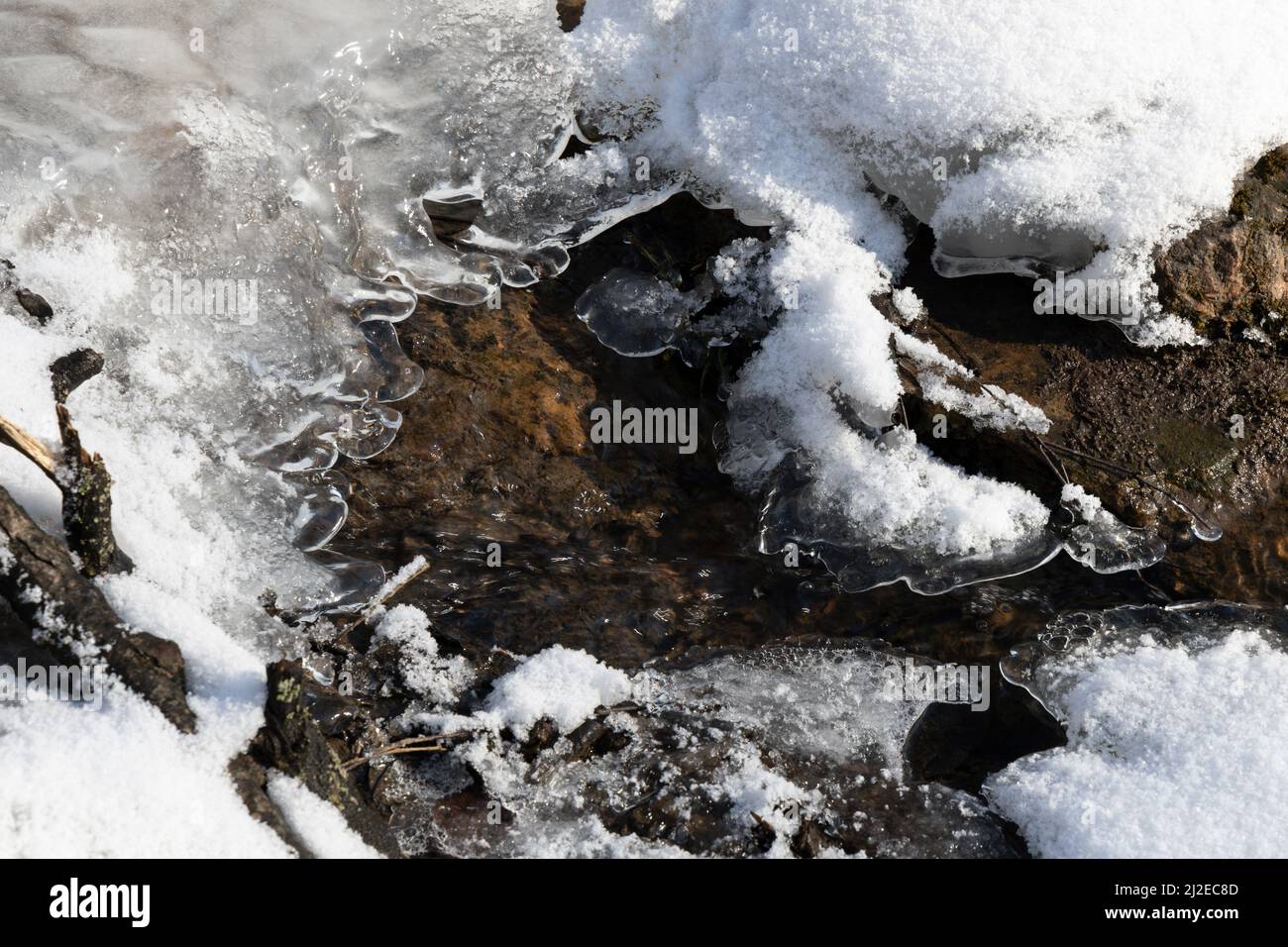 Immagini Stock - Sfondo Invernale Con Neve E Gelo Con Spazio Di Copia.  Acqua Ghiacciata.. Image 156192523