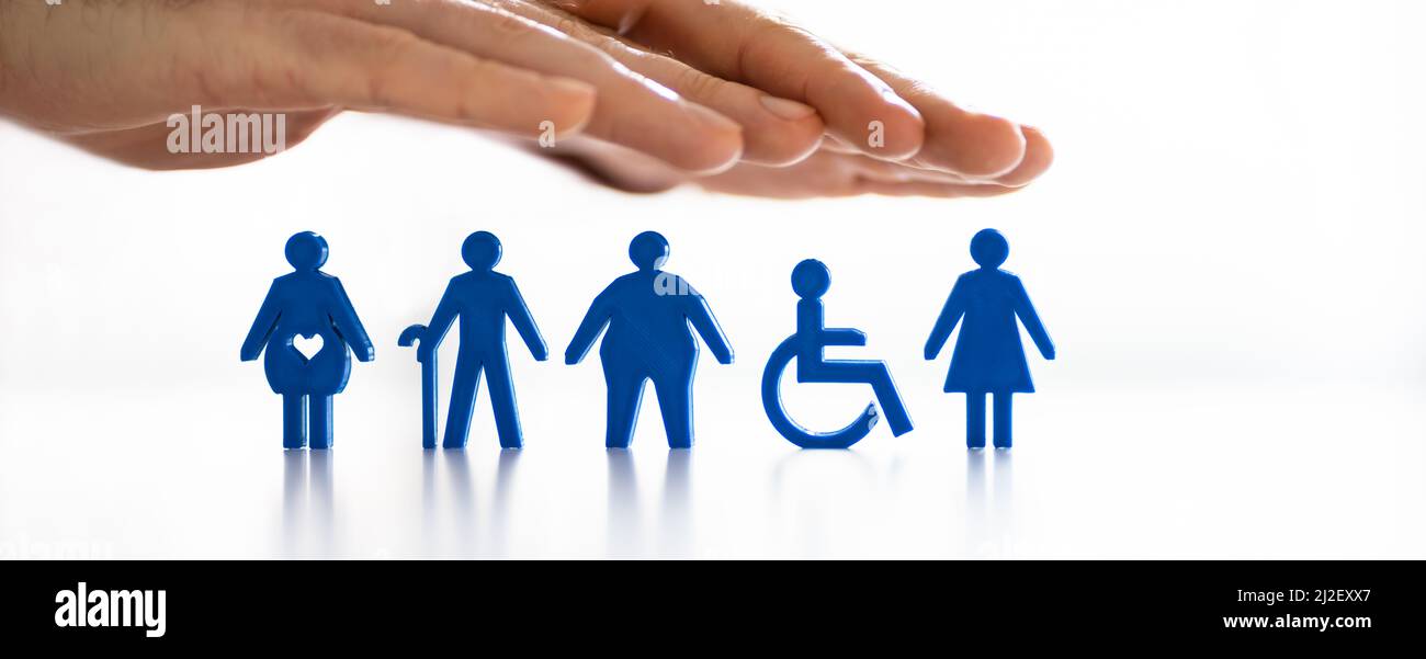 Concetto di inclusione ed uguaglianza. Proteggere la diversità. Comunità inclusiva Foto Stock