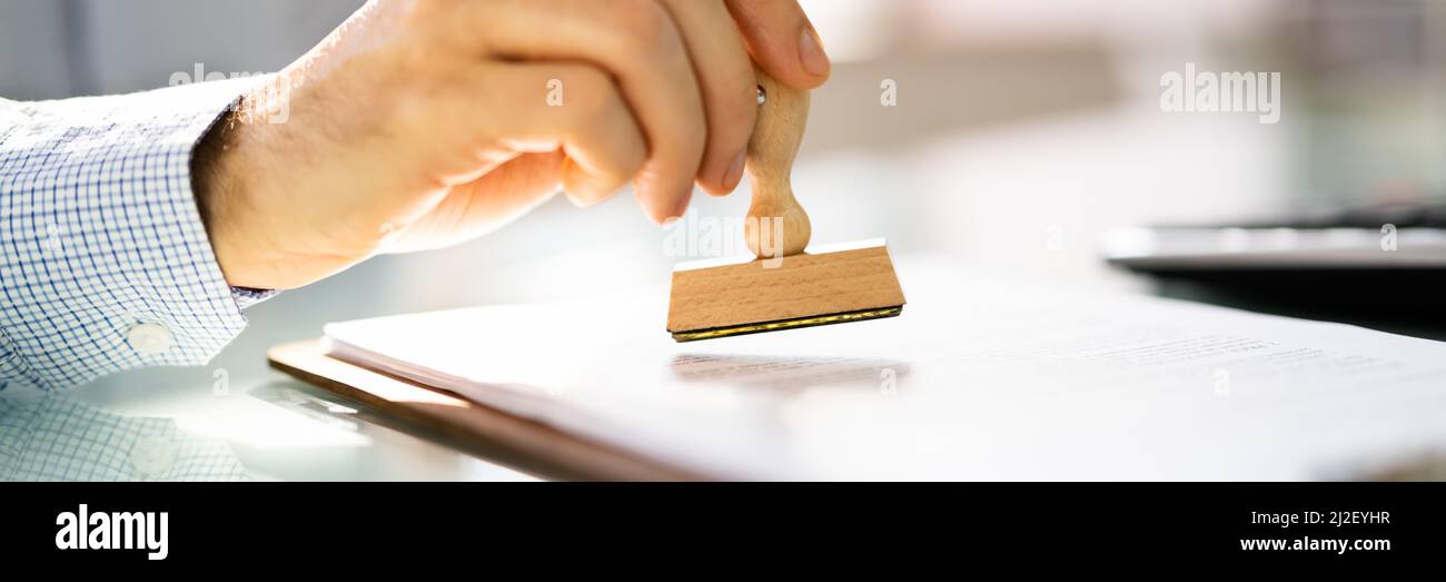 Timbro del documento del contratto pubblico di notaio e autorizzazione approvata Foto Stock