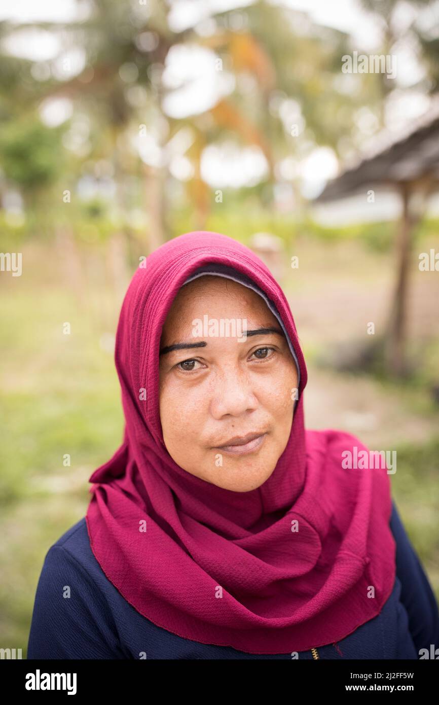 Ritratto di una donna sull'isola di Sulawesi, Indonesia, Asia. Foto Stock