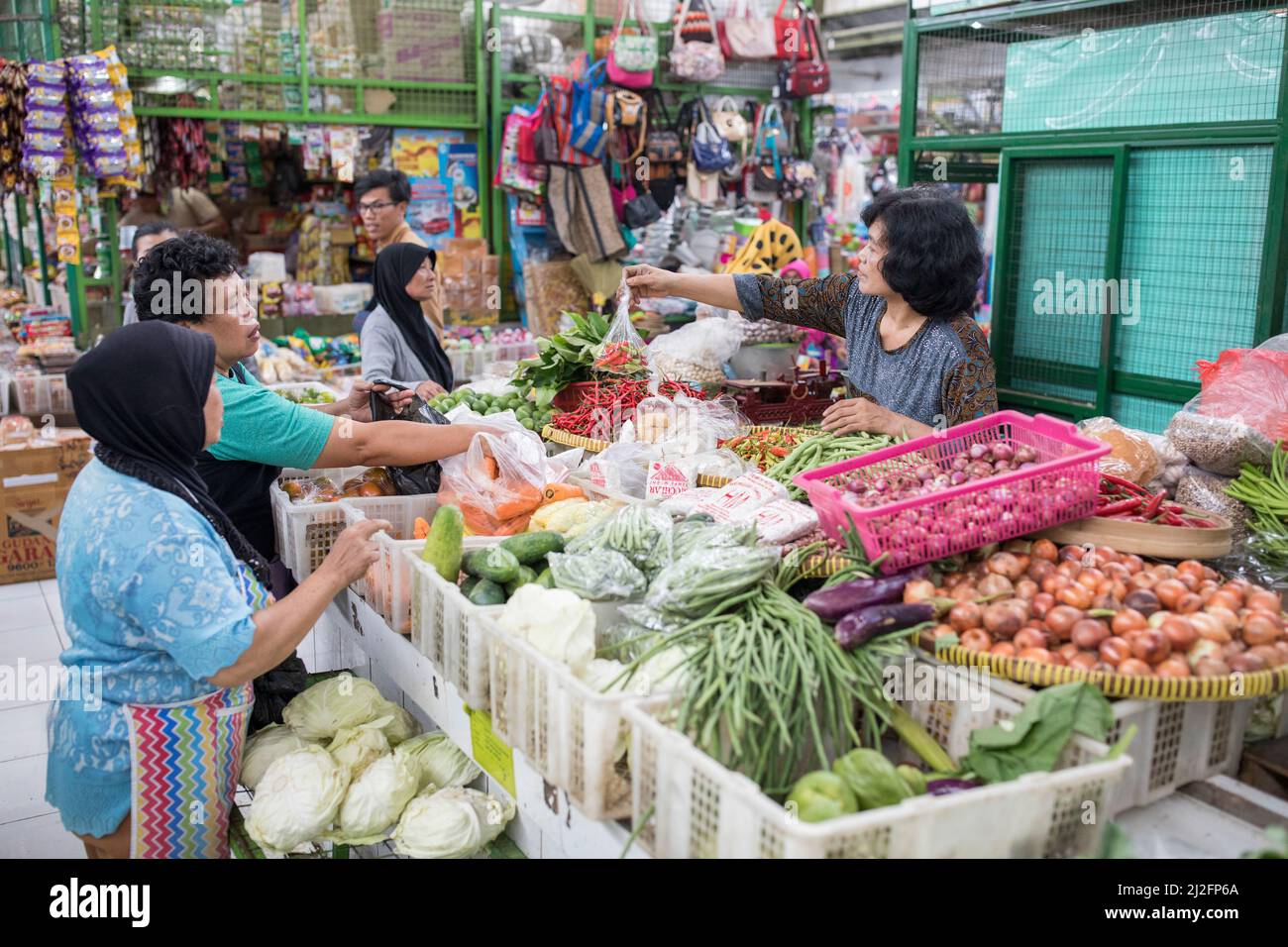 Mercato dei prodotti e dei fiori a Yogyakarta, Indonesia. Foto Stock