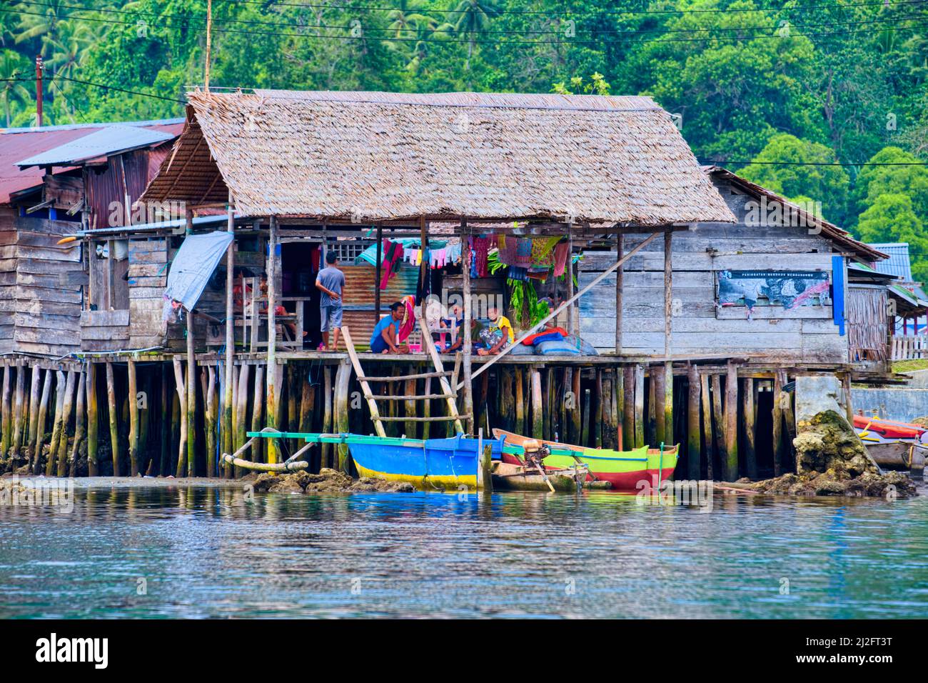 Togean è un'isola indonesiana del Golfo di Tomini, parte dell'arcipelago togeese. È amministrativamente parte della reggenza Tojo una-una del Centr Foto Stock