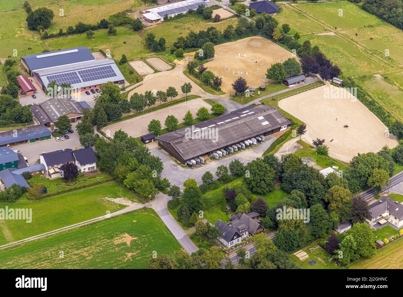 Vista aerea, fattoria Plaas-Beisemann e allevamento di cavalli pensione e allevamento nel distretto Landwehr, Srickherdicke, Fröndenberg/Ruhr, zona della Ruhr, Nord Foto Stock