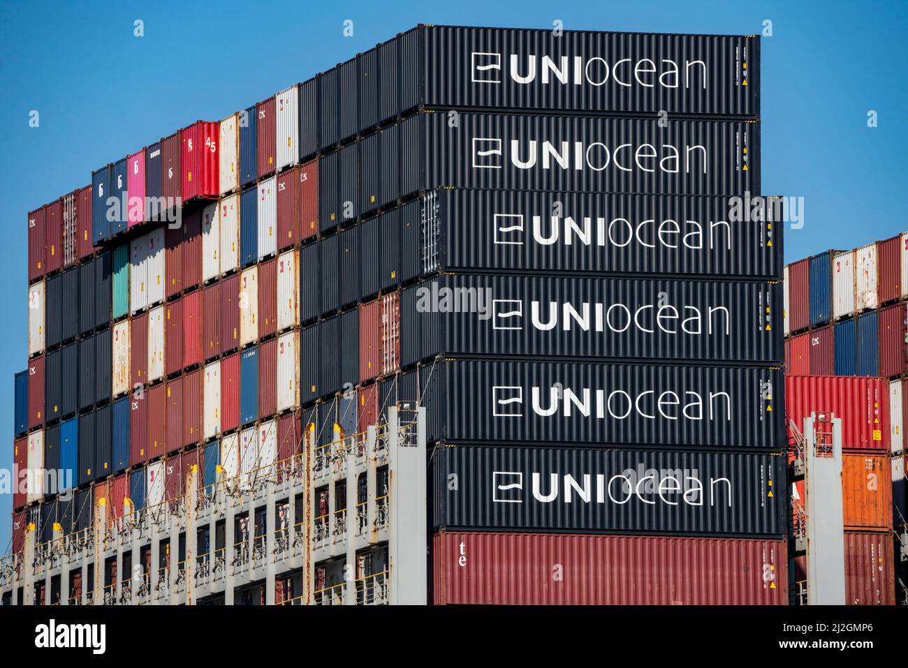 Container su una nave container, nel porto marittimo di Rotterdam, Maasvlakte 2, Container Terminal, a Rotterdam, Paesi Bassi, Foto Stock