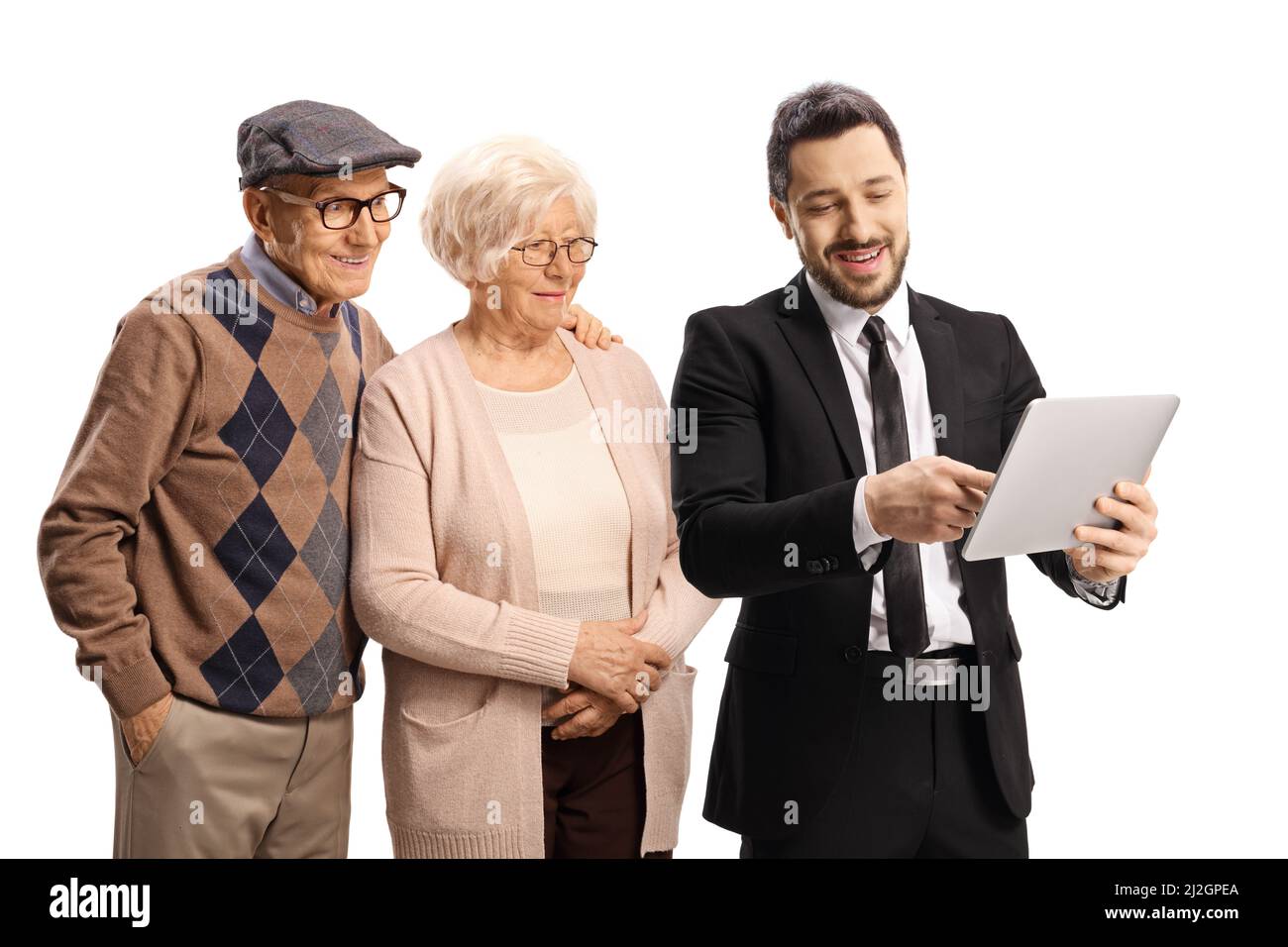 Venditore che mostra un tablet digitale a un uomo e una donna anziani isolati su sfondo bianco Foto Stock