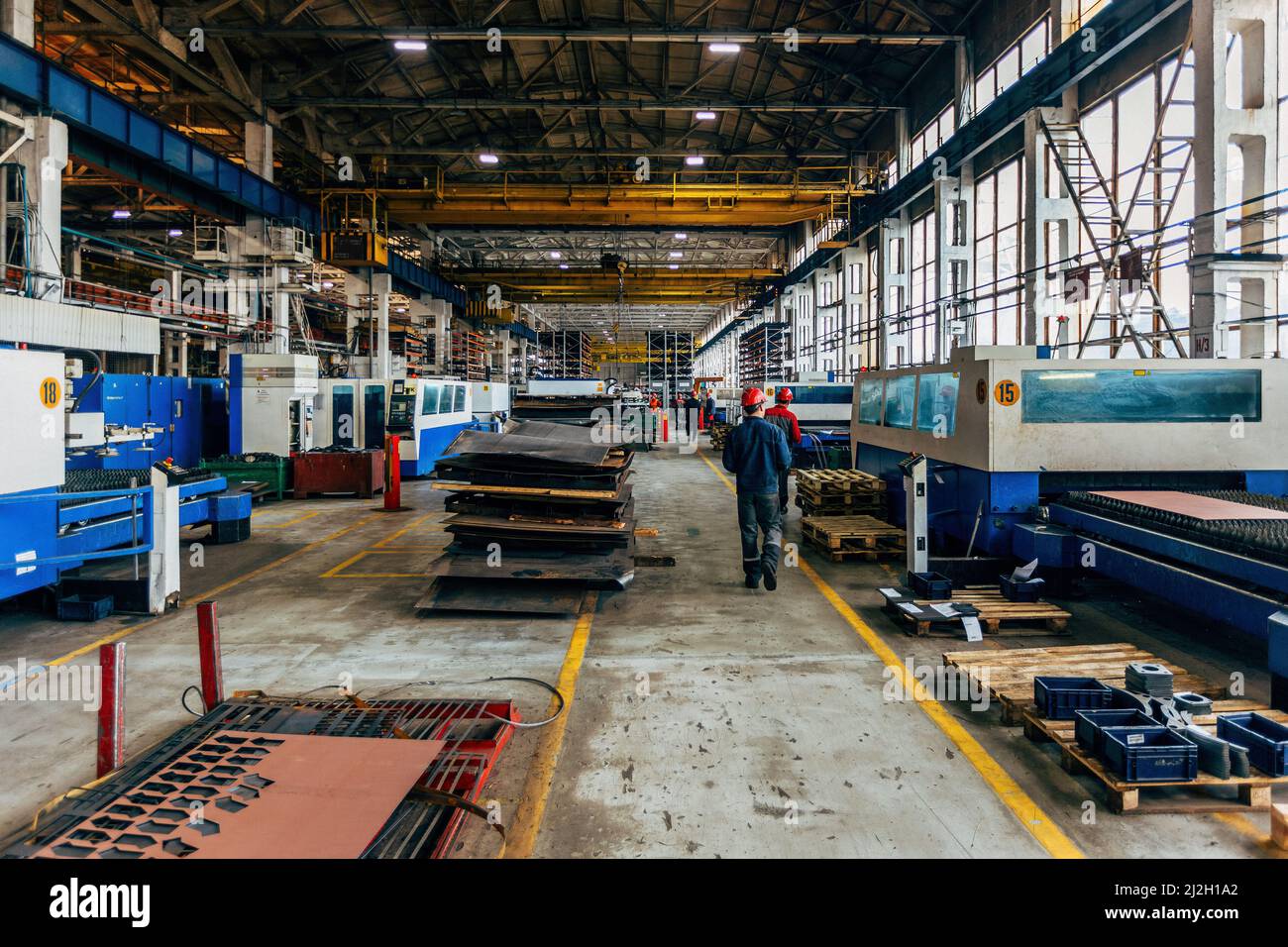 Linea di produzione di stabilimenti di lavorazione dei metalli. Interno del worksop. Foto Stock