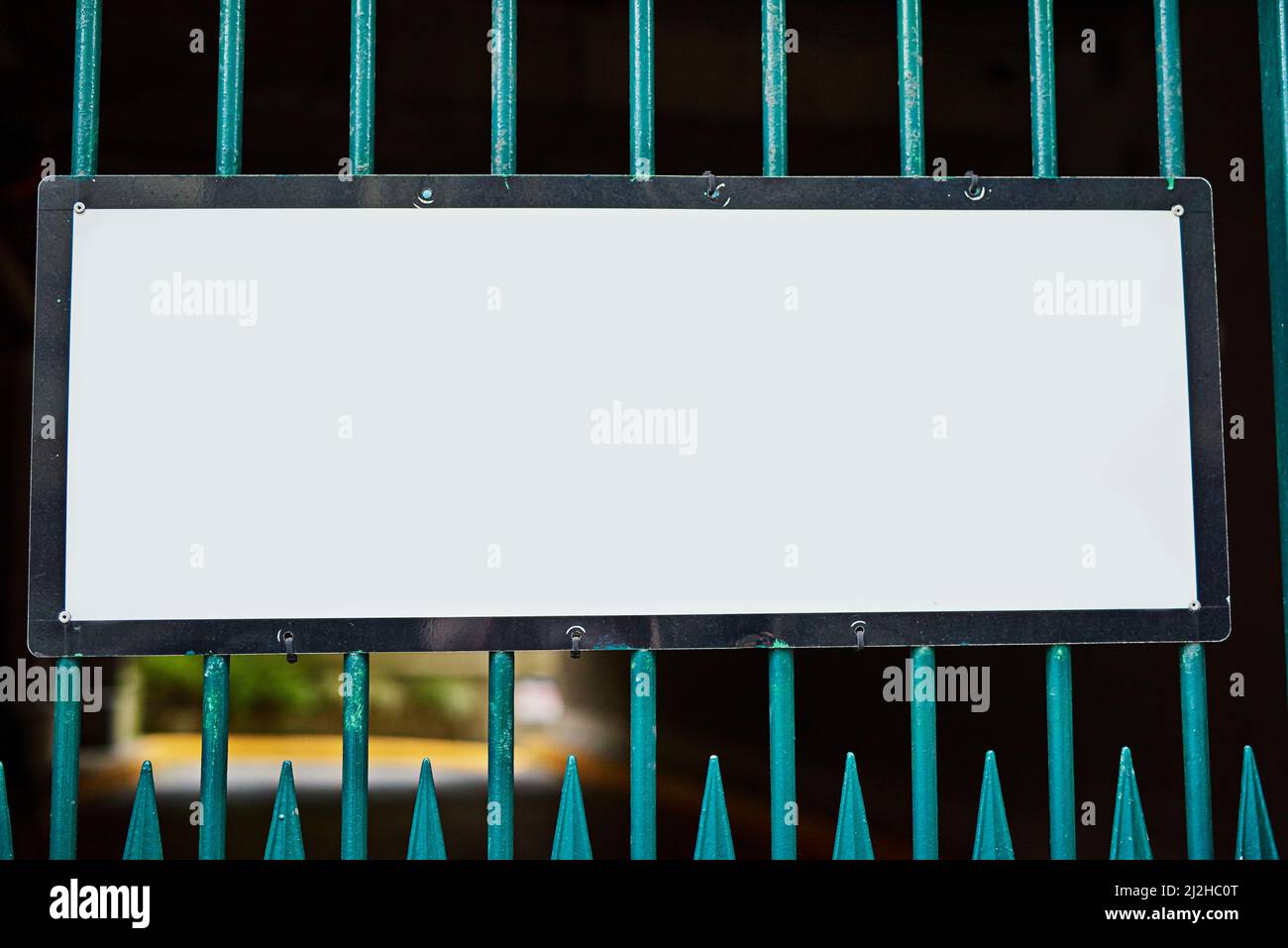 Dite quello che volete dire. Scatto di un poster vuoto con spazio per aggiungere il proprio testo. Foto Stock