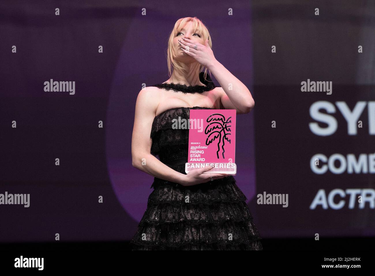 Sydney Sweeney riceve il Premio Madame Figaro Rising Star durante la cerimonia di apertura del Festival delle Canneseries 5th, il 01 aprile 2022 a Cannes, Francia. Foto di David Niviere/ABACAPRESS.COM Foto Stock