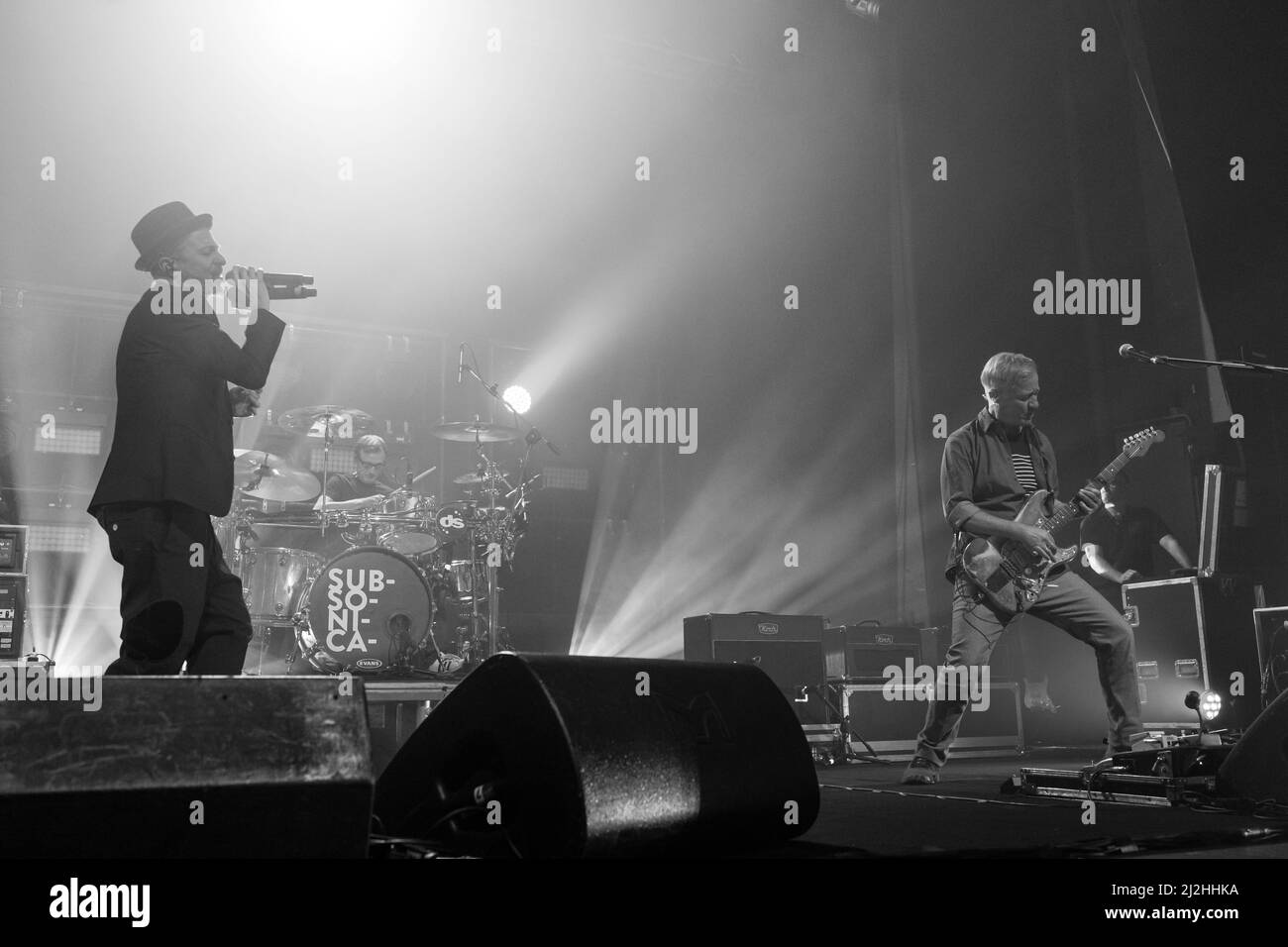 La band italiana Subsonica ha suonato dal vivo il primo concerto del tour Microchip temporaneo di Torino dopo le covide restrizioni Foto Stock