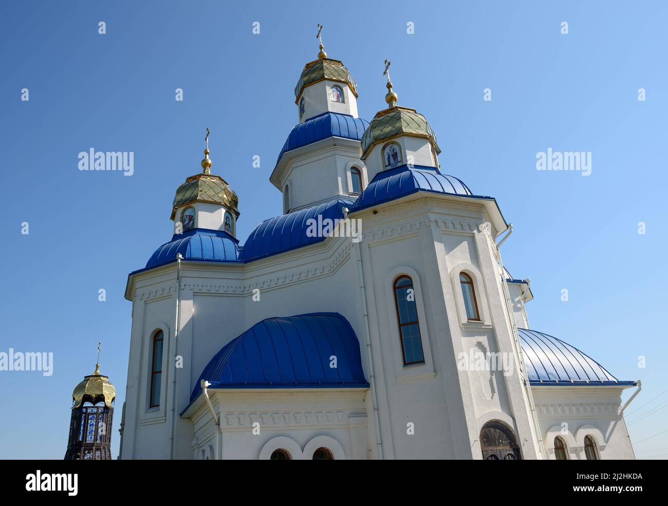 Ortodossi protezione santa chiesa nella luce del sole di mattina in Orlovschina, Dnepropetrovsk regione, Ucraina. Foto Stock