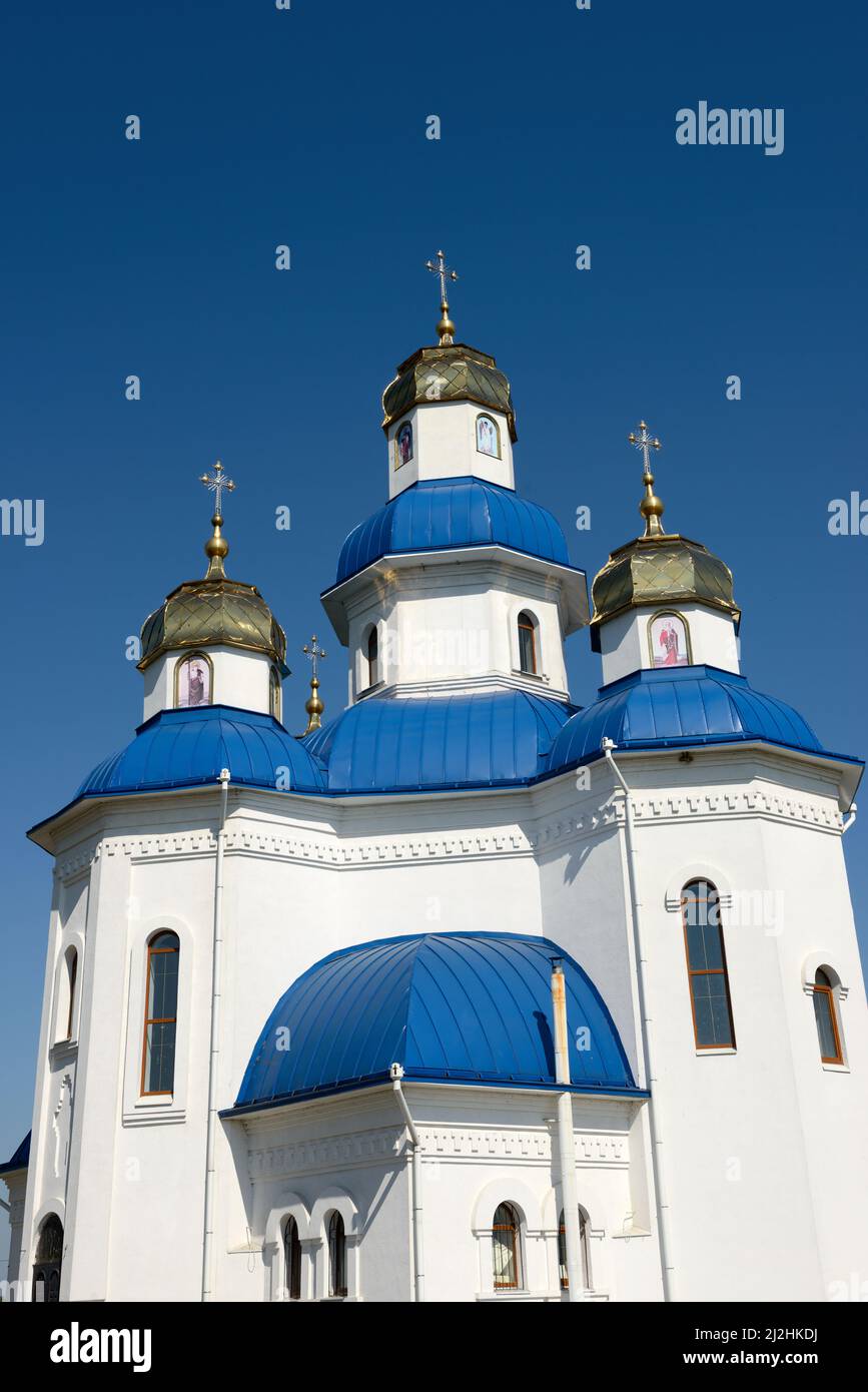 Ortodossi protezione santa chiesa nella luce del sole di mattina in Orlovschina, Dnepropetrovsk regione, Ucraina. Foto Stock