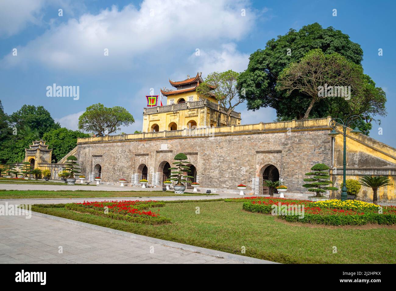 La porta meridionale del Doan Mon antica città fortezza di Thang Long. Hanoi, Vietnam Foto Stock