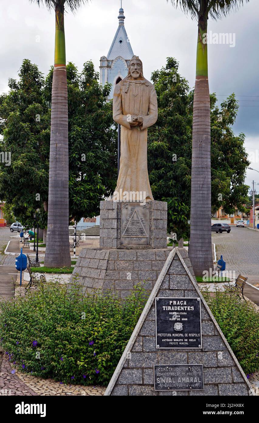 RITAPOLIS, MINAS GERAIS, BRASILE - 27 GENNAIO 2020: Statua di Tiradentes nella piazza pubblica del centro città Foto Stock