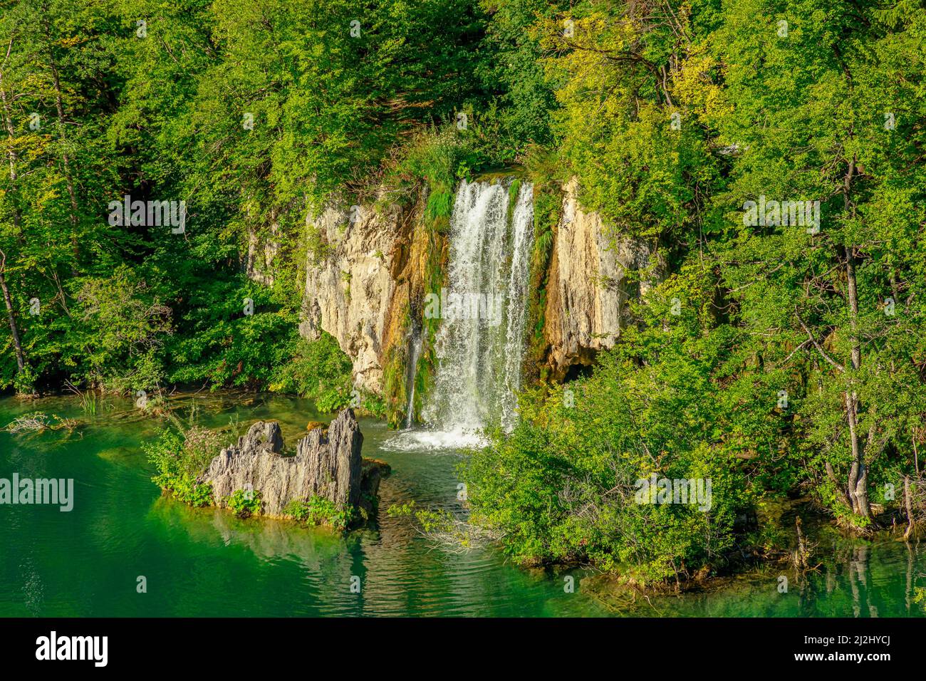 Punto panoramico sul lago Proscansko o o Proscansko Jezero. Al Parco Nazionale dei Laghi di Plitvice in Croazia. Parco forestale naturale con laghi e cascate Foto Stock