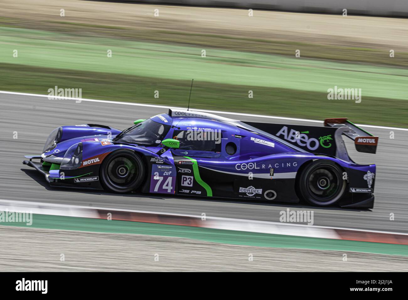 Un'auto da corsa blu in pista, Ligier JS P3 Foto Stock
