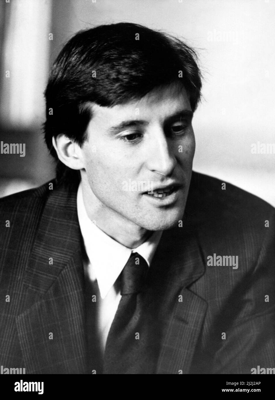 Lord Sebastian Coe Sebastian Coe ha ritratto al Lightfoot Sports Center di Walker per una riunione del Northern Council for Sport and Recreation 8 dicembre 1987 Foto Stock