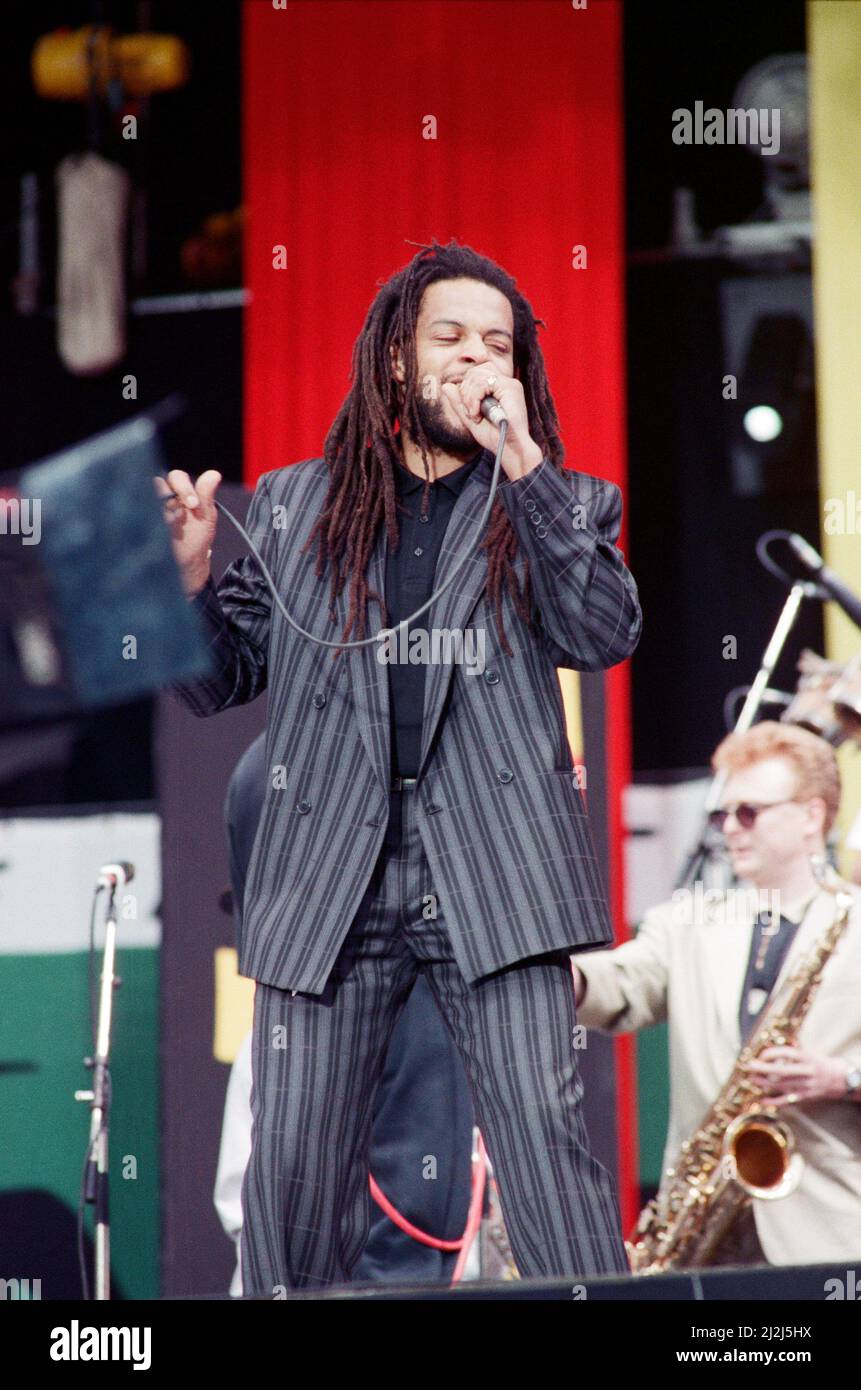 UB40 esibizione al concerto del Nelson Mandela 70th Birthday Tribute. Astro canto sul palco. Wembley Stadium, Londra, 11th giugno 1988. Foto Stock