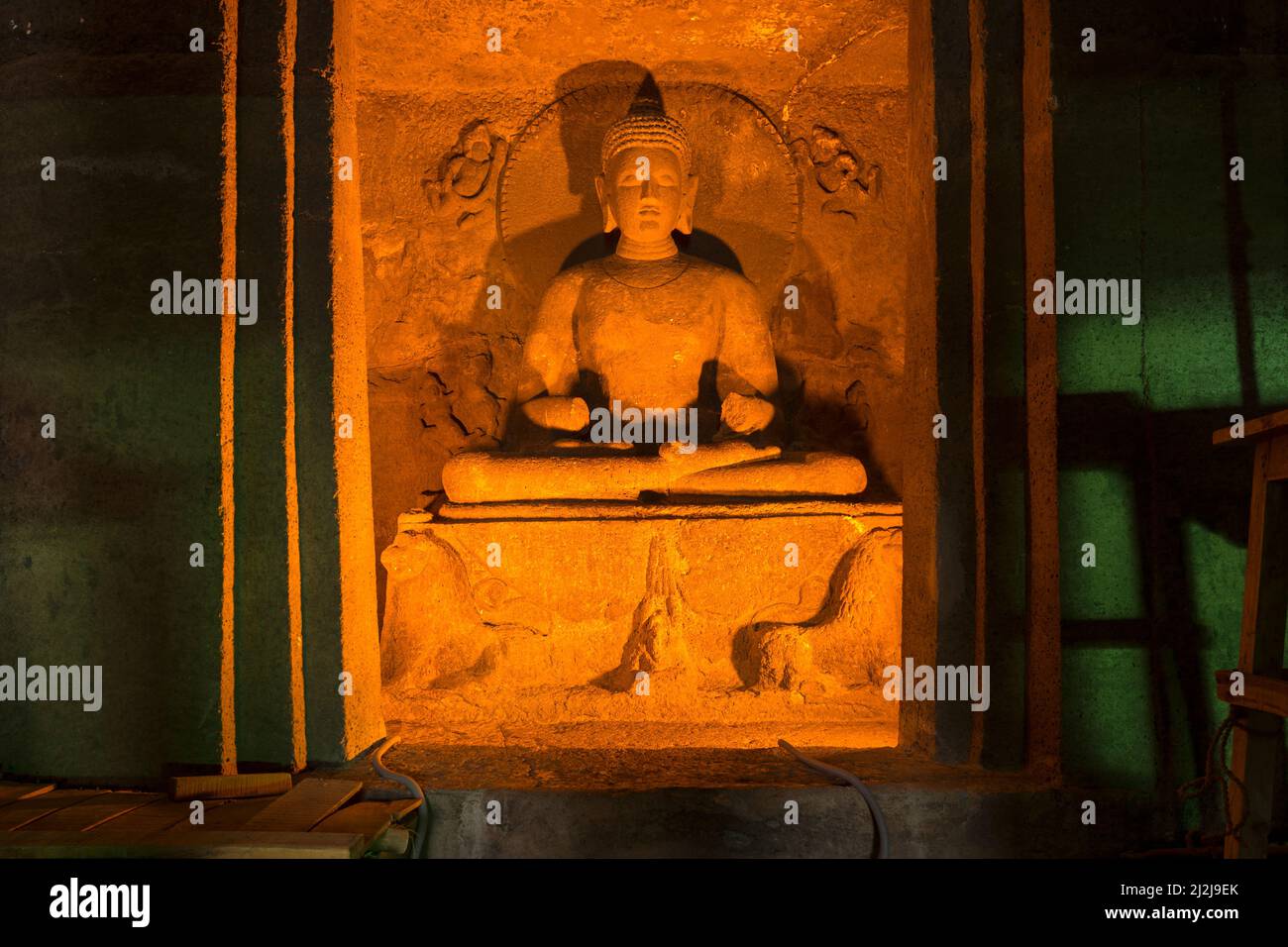 Buddha sul trono del leone, Ajanta, Maharashtra, India Foto Stock