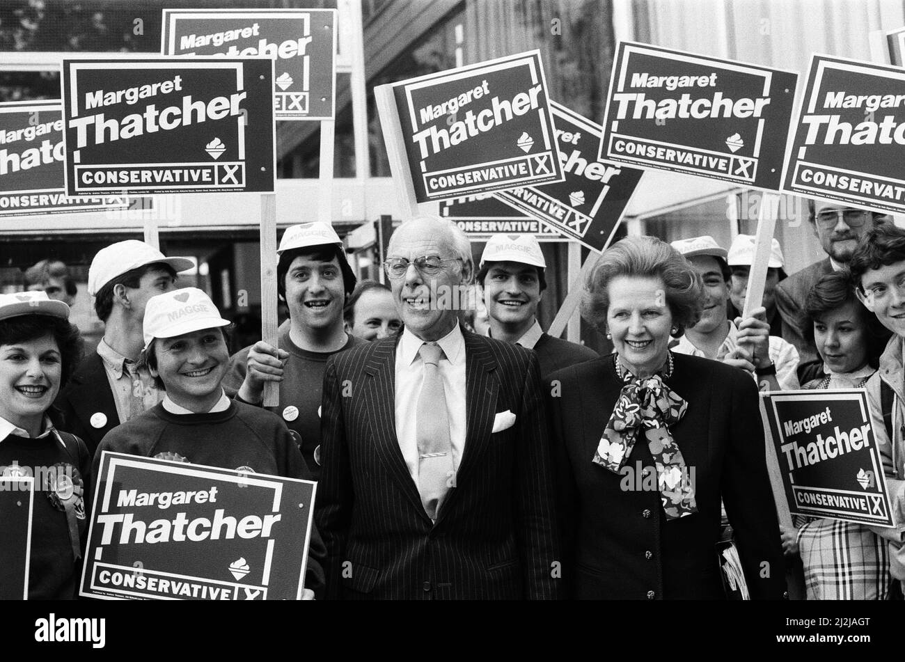 Il primo Ministro Margaret Thatcher e suo marito Denis hanno condotto una campagna prima delle elezioni generali. 21st maggio 1987. Foto Stock