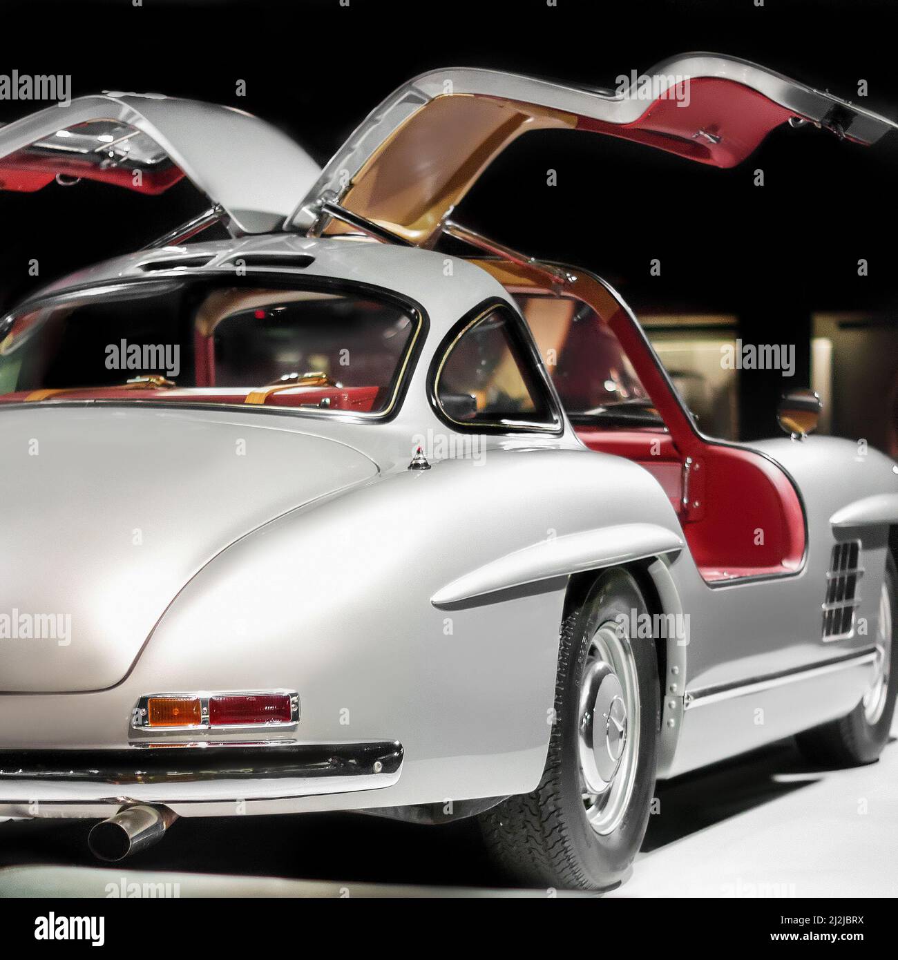 Mercedes-Benz 300 SL Gullwing vintage lato posteriore auto di lusso in mostra a Baku, Azerbaigian - aprile, 12,2017 Foto Stock