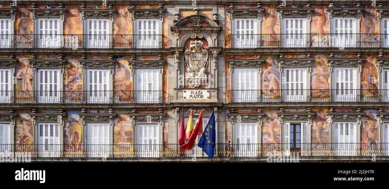 Affreschi su edificio in Plaza Mayor a Madrid Centro, Spagna. Foto Stock