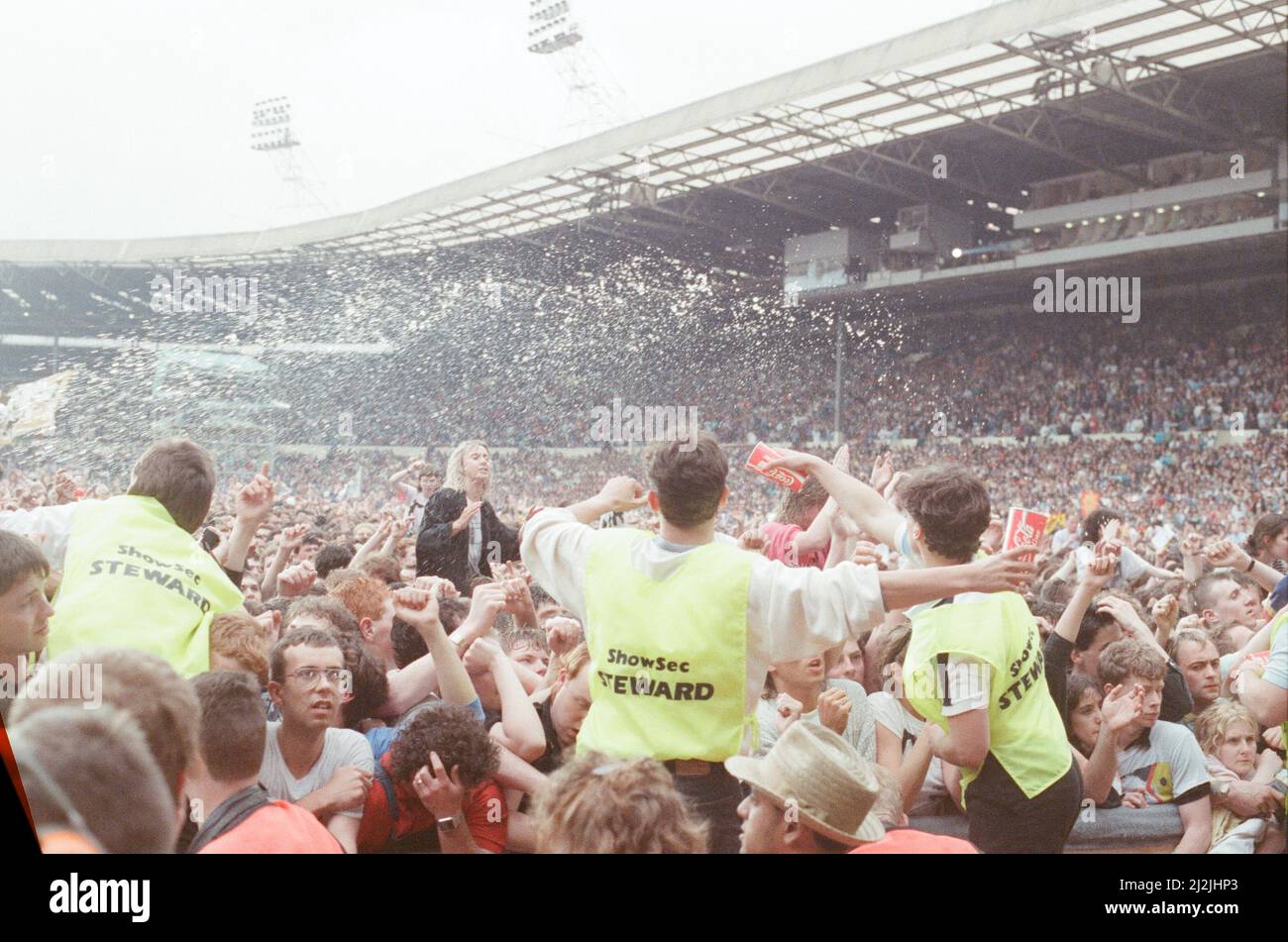 Il pubblico al concerto del Tributo di compleanno di Nelson Mandela 70th. Wembley Stadium, Londra, 11th giugno 1988. Foto Stock