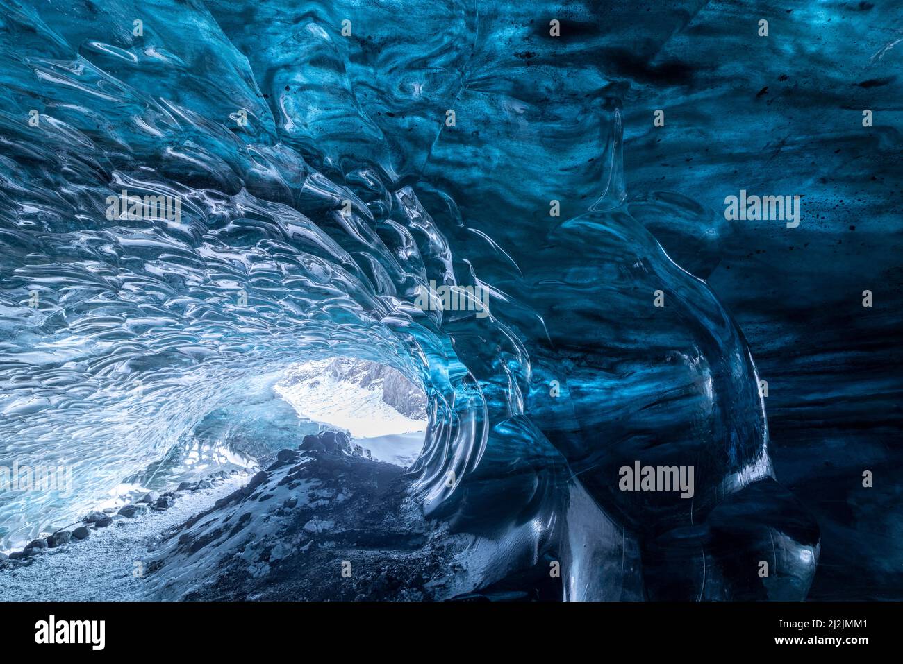 Grotta di ghiaccio, Breidamerkurjokull, un ghiacciaio di Vatnajokull, Islanda orientale. Foto Stock