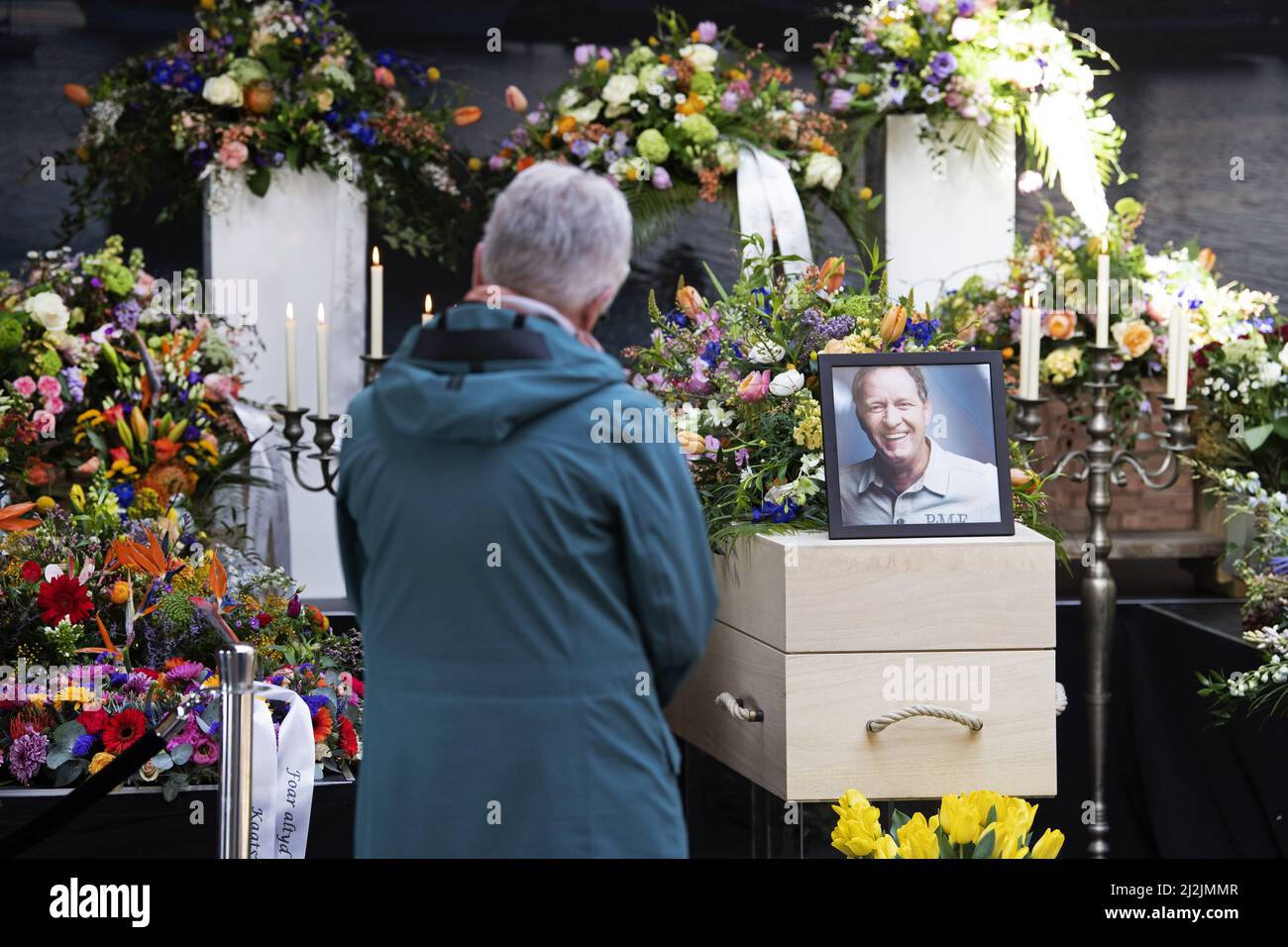2022-03-25 13:02:31 HARLINGEN - le parti interessate dicono Arrivederci a Piet Paulusma nell'Entrepingebouw. Il noto uomo del tempo della Frisia morì all'età di 65 anni a causa degli effetti del cancro. ANP OLAF KRAAK paesi bassi OUT - belgio OUT Foto Stock