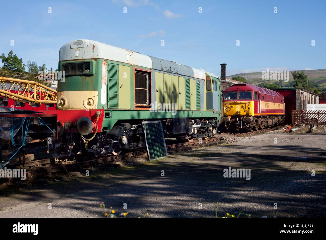 29/09/2013 Kirkby Stephen East (ferrovia di Stainmore) ha conservato la locomotiva diesel classe 20 20169 con classe 47 47785 dietro Foto Stock