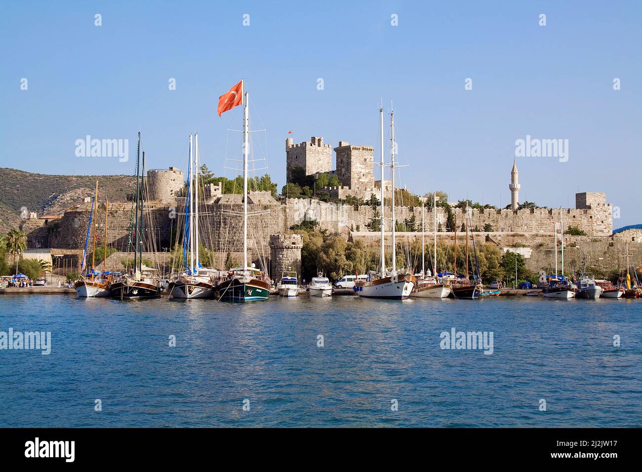 Castello di Bodrum o Castello di San Pietro, patrimonio dell'umanità dell'UNESCO e punto di riferimento di Bodrum, Turchia, Mar Mediterraneo Foto Stock