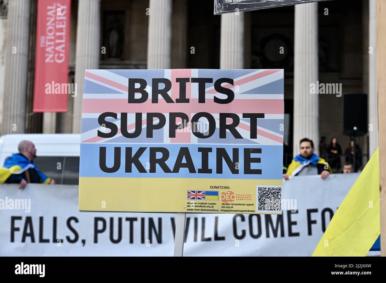Londra, Regno Unito. Stand con l'Ucraina dimostrazione e rally a Trafalgar Square. L'invasione della Russia entra ora nel suo 38th giorno e non mostra alcun segno di disimpegno nonostante i negoziati di pace in corso. Credit: michael melia/Alamy Live News Foto Stock
