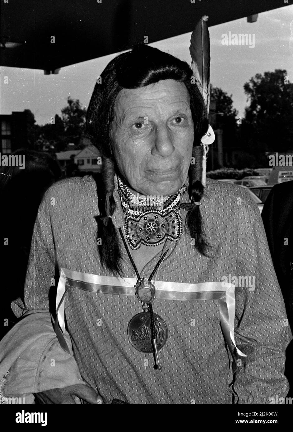 Iron Eye Cody all'Autograph Signing in Studio City, CA, 1980 Credit: Ron Wolfson / MediaPunch Foto Stock