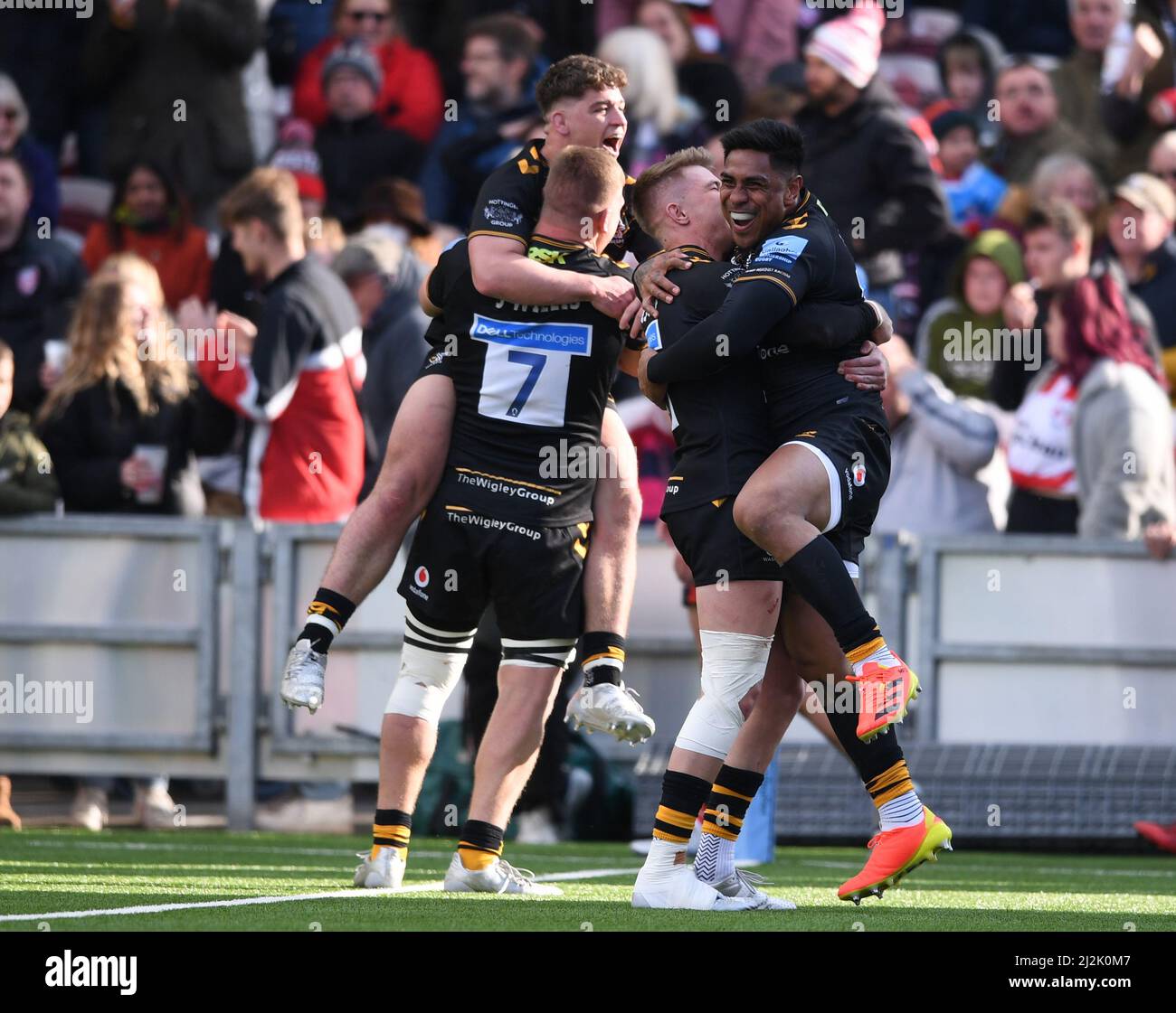 Kingsholm Stadium, Gloucester, Gloucestershire, Regno Unito. 2nd Apr 2022. English Premiership Rugby, Gloucester Versus Wasps; Wasps festeggia la vittoria della partita 21-27 Credit: Action Plus Sports/Alamy Live News Foto Stock