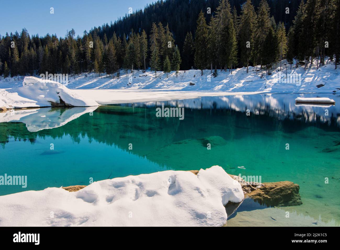 Lago Cauma vicino Flims in inverno, Grigioni, Svizzera Foto Stock