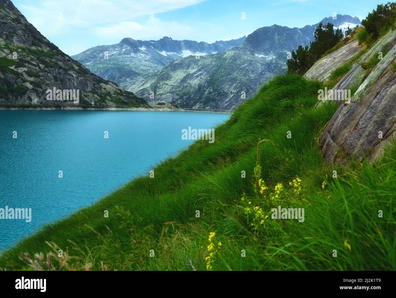 Montagne alpine che circondano il Lago di Gelmer, Oberland Bernese, Svizzera Foto Stock