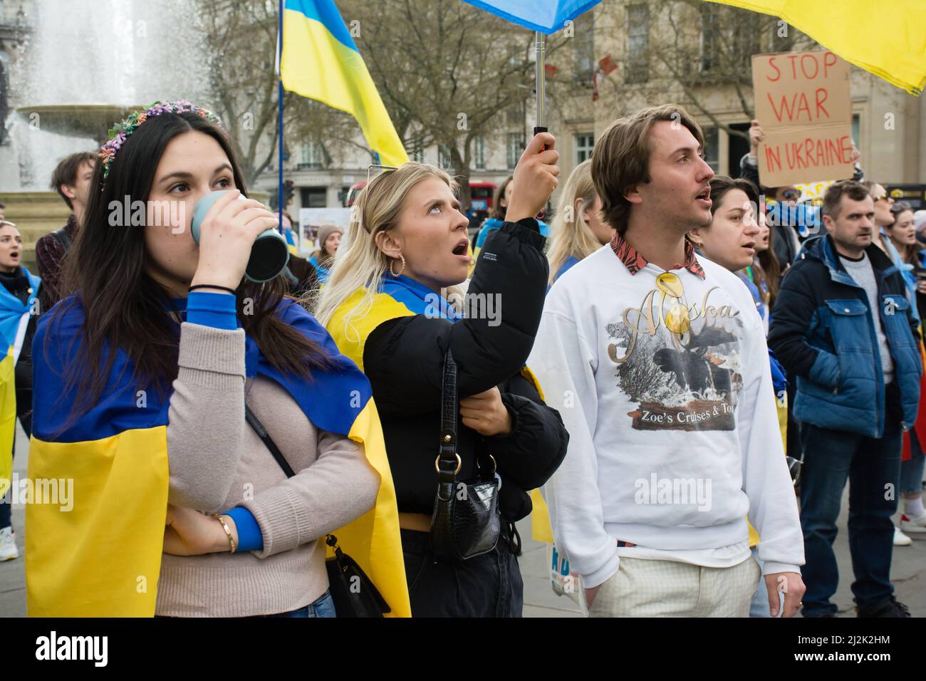 Trafalgar Square, Londra, Regno Unito. 2 aprile 2022. L'Ucraina continua a tenere una protesta quotidiana a Londra per fermare la guerra in Ucraina. Anche un passaggio sicuro per i rifugiati ucraini 'rinuncia UK Visas' vergogna sui governi del Regno Unito ancora una volta infranta promessa all'ucraino. Credit: Picture Capital/Alamy Live News Foto Stock