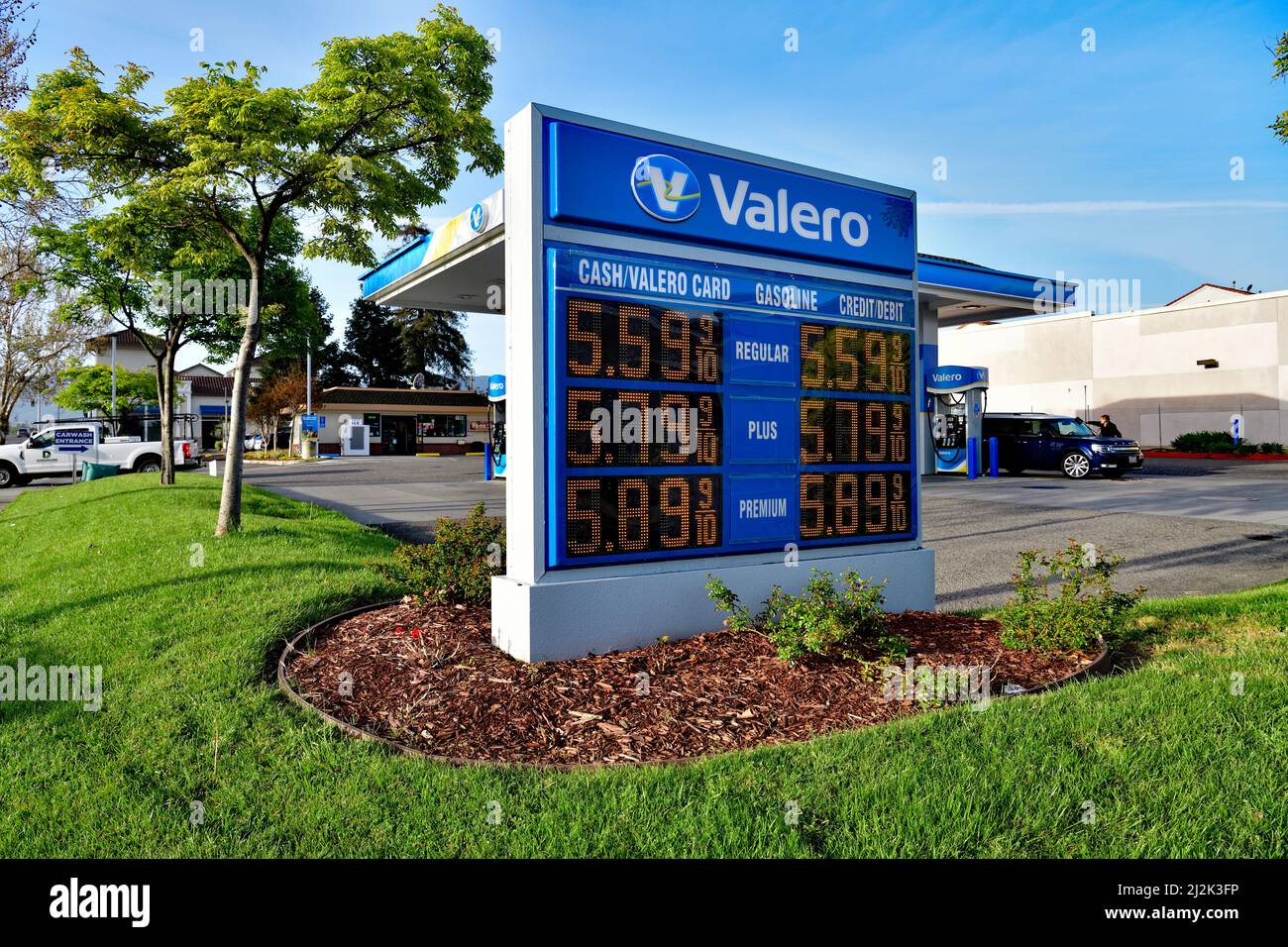 2 aprile 2022 Prezzo benzina a Cupertino, California, USA Foto Stock