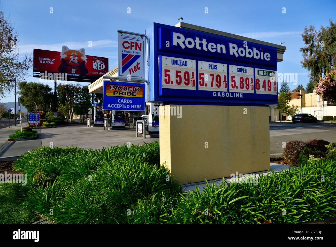 2 aprile 2022 Prezzo benzina a Cupertino, California, USA Foto Stock
